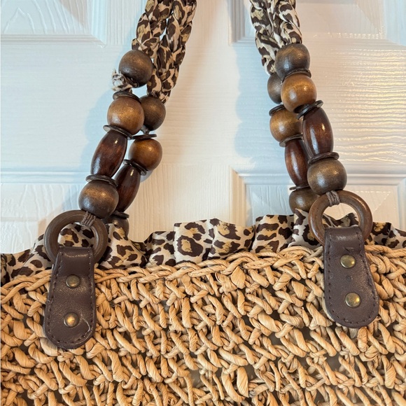 Sun'N'Sand Straw Bag,Handbag,Tote:Leopard Print
Trim+Beads,Feather,Leather Charm - Picture 5 of 11